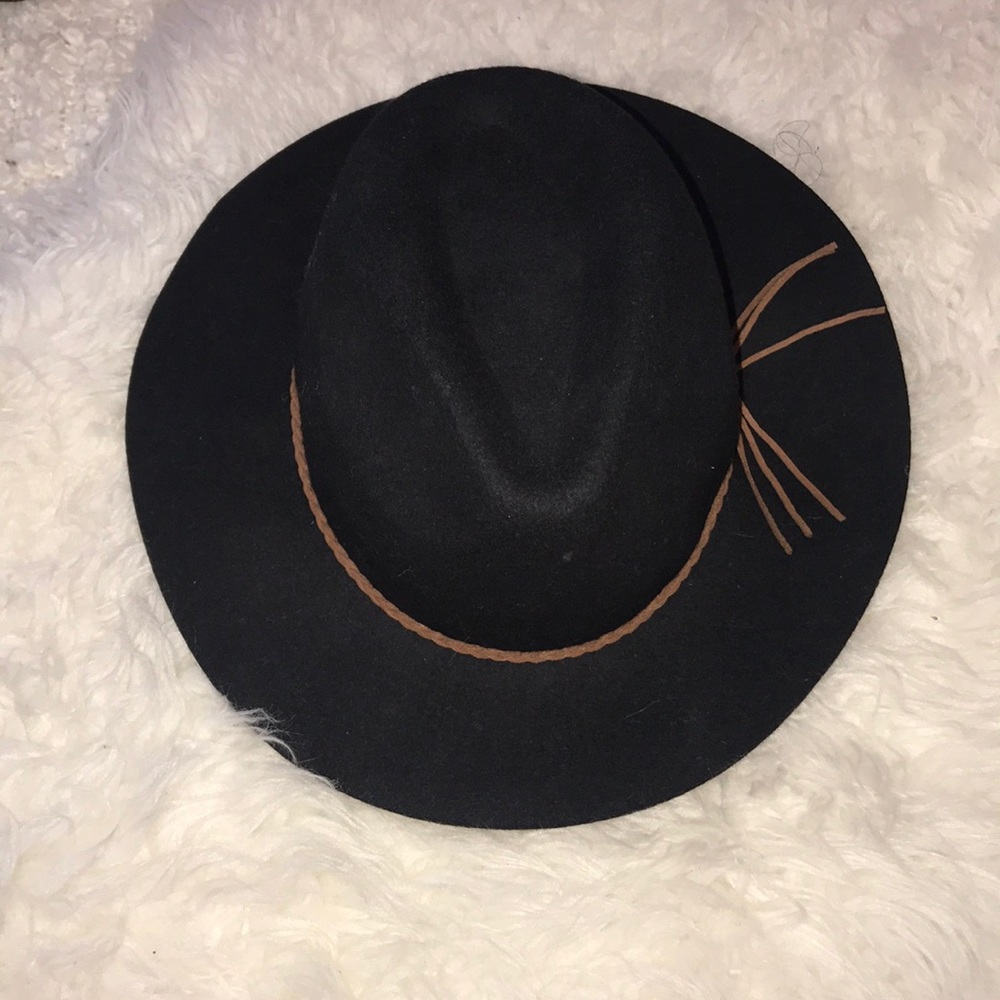 Fall floppy hat! Cute with any fall/winter outfit!